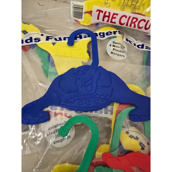 20 Kids Fun Hangers The Circus 4-Pack Non-Toxic Plastic Made in USA - Picture 6 of 9